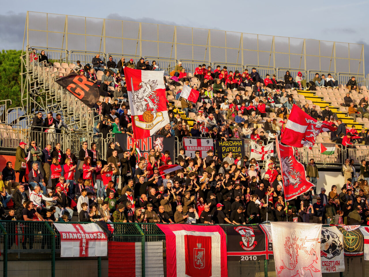 Grosseto-Tau partita che vale il campionato: ma รจ normale giocarla in uno stadio da 300 posti?